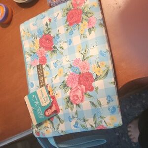 Pioneer Woman makeup bag